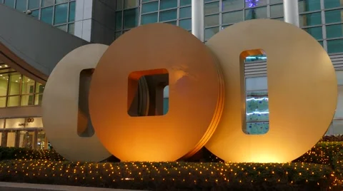 Square near 101 skyscraper 스톡 동영상 44750215