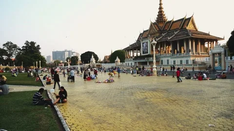 The square of the palace in Phnom Penh 4k Stock-Footage 132031705