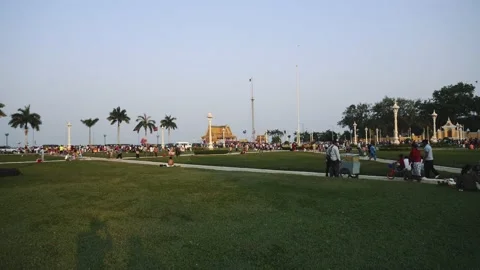 The square of the palace in Phnom Penh 4k 스톡 동영상 132062932
