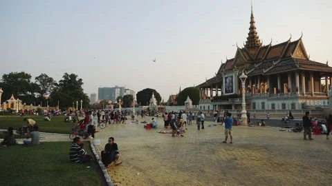 The square of the palace in Phnom Penh 4k Stock Footage 132064718