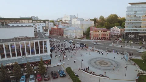 A square with people, aerial view of a crowded square Stock Footage 335172230
