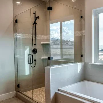 Square Rectangular walk in shower stall with half glass enclosure and black Foto stock