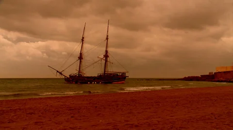 Square rigger hard aground 動画素材 29255907