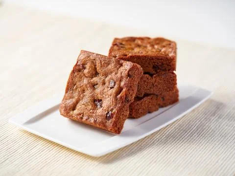 Square Rum and Dried Fruit Cookies in rectangular plate side view of Cafe D.. 스톡 사진