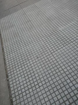 Squared concrete background with different elements in street in daylight 库存照片