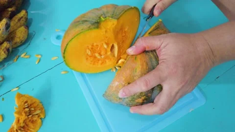 Squash being cut by a knife. Video stock 146913869