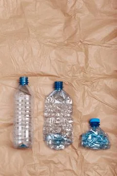 Squashed empty plastic bottles put in a row Foto stock