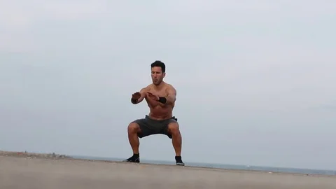 Squats by the sea 動画素材 73950558