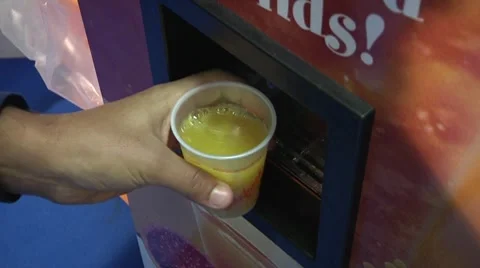 Squeesed oranges vending mashine Video stock 8984981