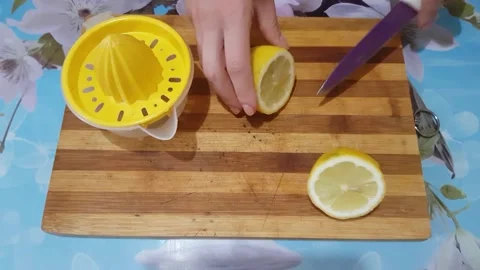 Squeeze lemon juice Stock Footage 137195907