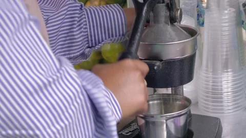 A squeezed orange drink seller is preparing fresh oranges to be squeezed in.. Stock Footage 326306037