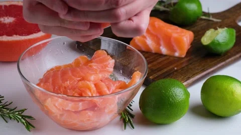 Squeezing grapefruit juice on salmon fish fillet for cooking ceviche 動画素材 147652658