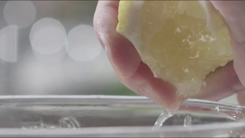Squeezing Lemon 動画素材 81278903