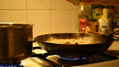 Squeezing lime on a food on a frying pan Stock Footage 331156385
