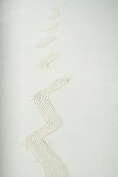 Squiggle pattern track traced into sand Foto stock