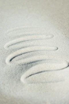 Squiggly pattern traced in sand Foto stock