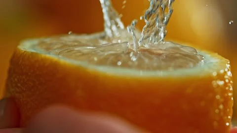 Squizzing Lemon by Hand SLow Motion Macro Close Up Vídeo Stock 153213614