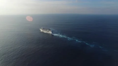 Сruise liner in the ocean. 스톡 동영상 60586704