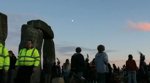 Ss crowds at stonehenge Video stock 852360
