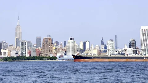 SSI Marvelous a bulk carrier heading north on The Hudson River Stock Footage 332610194
