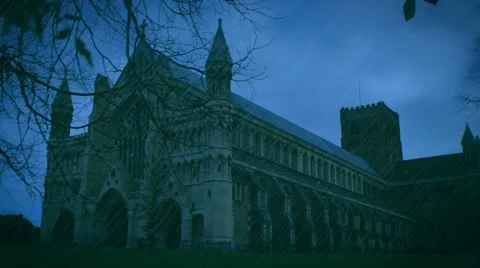 St Albans Abbey with added rain, lightning and falling leaves at night Vidéo 57854615