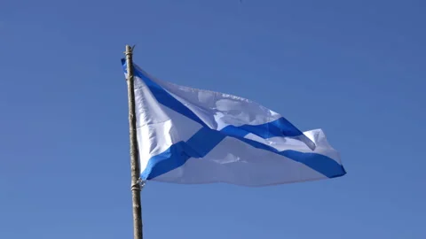 St. Andrew's flag develops against the blue sky 4K 動画素材 143279908