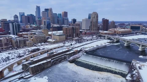 St. Anthony Falls and 3rd avenue in the background, downtown Minneapolis Stock Footage 327395646