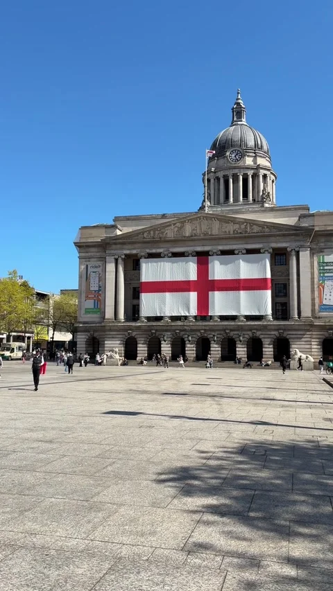St George’s Flag Nottingham England Flag at Old Market Square Council House. 库存影片 334314534