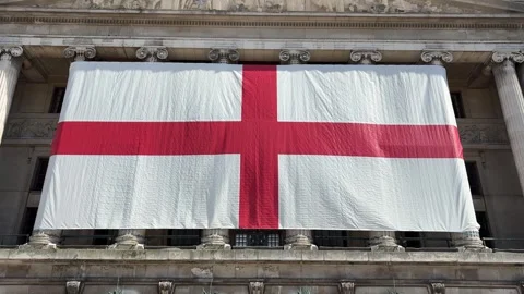 St George’s Flag Nottingham England Flag at Old Market Square Council House. Vídeo Stock 334314780