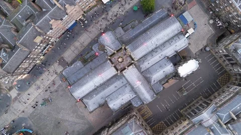 St Giles' Cathedral Top-Down Aerial – Royal Mile Crowds, Edinburgh Scotland 4K Stock Footage 335492592