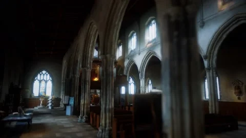 St. Giles Without Cripplegate Church located in the Barbican Estate in London Vidéo 140466650