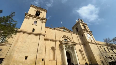 St johns co-cathedral baroque facade twin bell towers clock tower limestone Видео 343675828