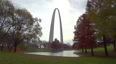 St Louis Arch 4 HD Cloudy Winter Like Day with Fall Colors Stock Footage 12617599