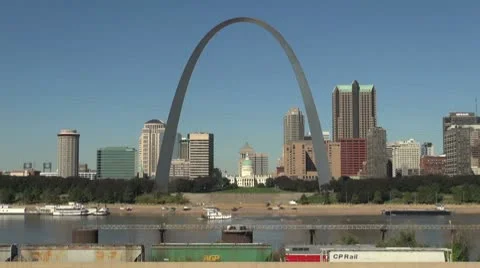 St Louis arch with tug boat Stock Footage