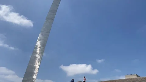 St Louis Arch viewed from the ground Video stock 330943524
