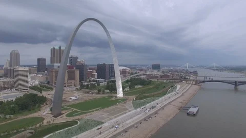 St. Louis Gateway Arch [Static] (color corrected) Stock Footage 113918771