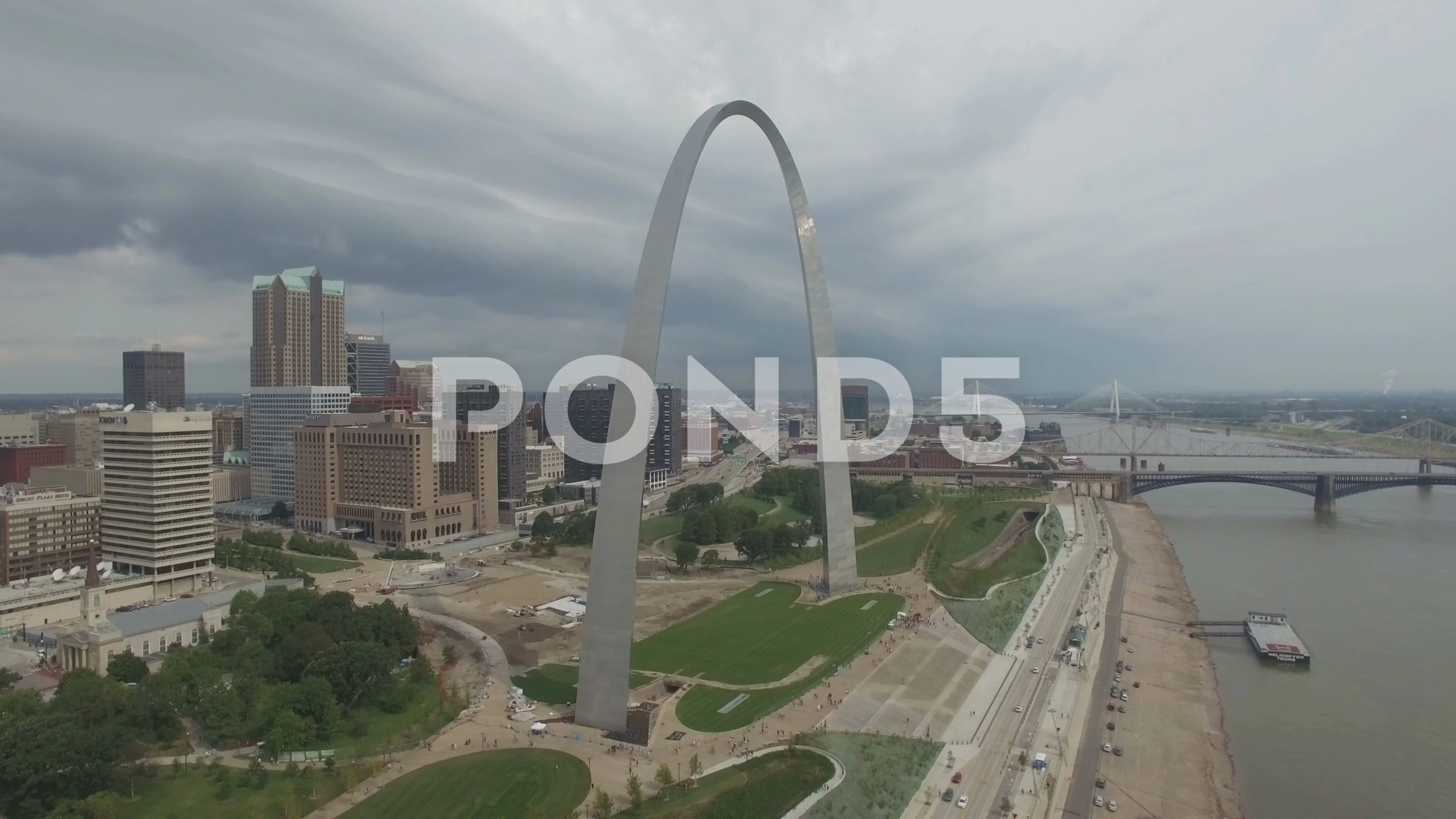 Approaching the Las Vegas Gateway Arch b, Stock Video