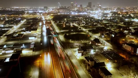 St Louis Highway Timelapse Over Interstate 70 and cityscape Video stock 324958554