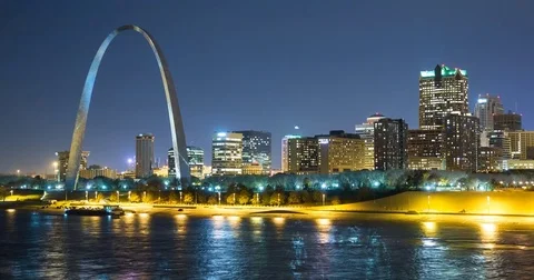 St. Louis, MO, USA - Gateway Arch and MS River - Timelapse zoom out Stock Footage 75288102