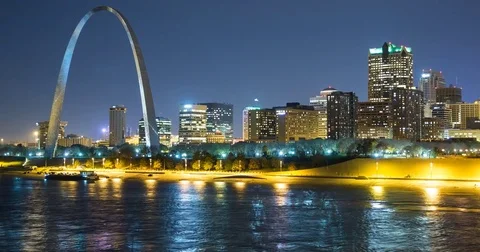 St. Louis, MO, USA - Gateway Arch and MS River - Timelapse pan left Video stock 75288124