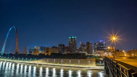 St louis skyline time lapse at night with bridge 4k 1080p Stock Footage 77634345