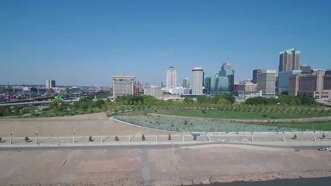St. Louis slide right pan left Stock Footage 85153909