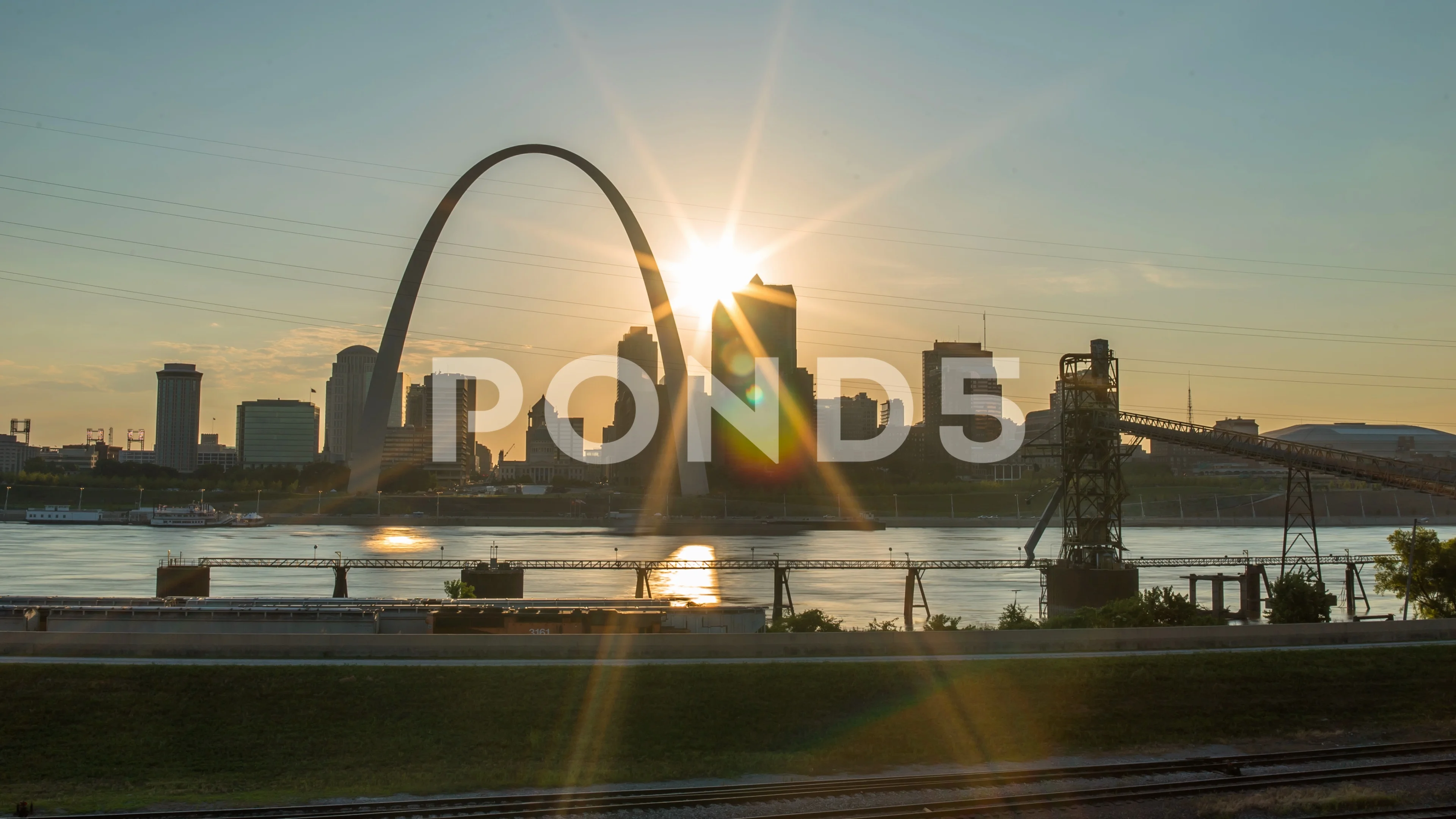 St louis sunset time lapse with river and arch 4k 1080p