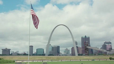 St. Luis arch American flag waving with clouds and cityscape 스톡 동영상 79850726