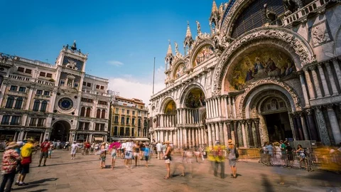 St Mark's Basilica in St Mark's square in Venice time lapse 스톡 동영상 119048389