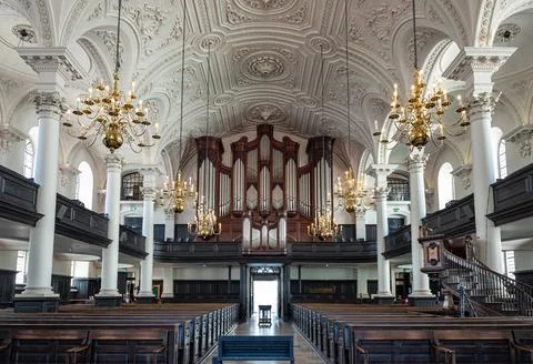 St Martin-in-the-Fields with the central pathway leading to the main entran.. Stock Photos