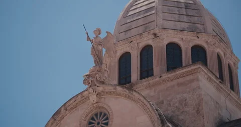 St Michael Statue and Dome of St James Cathedral Видео 336928217