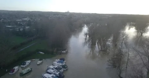 St Neots - River Ouse Burts Its Banks After Storm Bella - 4k Stock-Footage 145763244