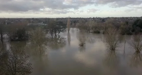St Neots - River Ouse Burts Its Banks After Storm Bella -  Riveside Park 4K Stockbeeldmateriaal 145845977