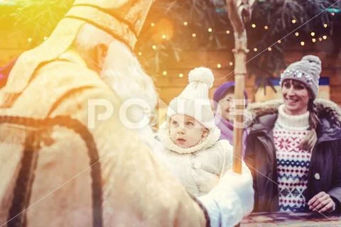 St Nikolaus and an extended family on the Christmas market Stock Photos